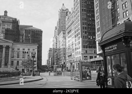 Brooklyn, NY, États-Unis - 27 septembre 2022 : vue du sud le long de court St le long de Brooklyn Borough Hall Banque D'Images