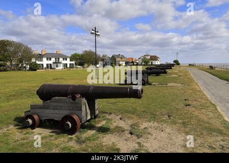 Canons à la promenade de Gun Hill, ville de Southwold, comté de Suffolk, Angleterre, Royaume-Uni Banque D'Images