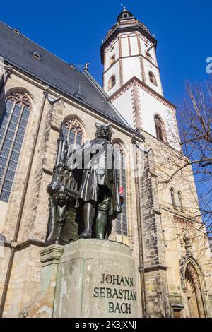 Statue de Johann Sebastian Bach devant l'église Thomas de Leipzig, Allemagne Banque D'Images