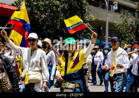 BOGOTA, COLOMBIE - 26 SEPTEMBRE 2022. Des manifestations pacifiques se sont déroulées à Bogotá, en Colombie, contre le gouvernement de Gustavo Petro. Marche contre la loi ref Banque D'Images