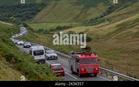 Un ancien moteur Bedford original acheté pour la caserne de pompiers Aberdyfi en 1968 est de retour sur la route et d'avoir un peu de restauration à lui. Banque D'Images