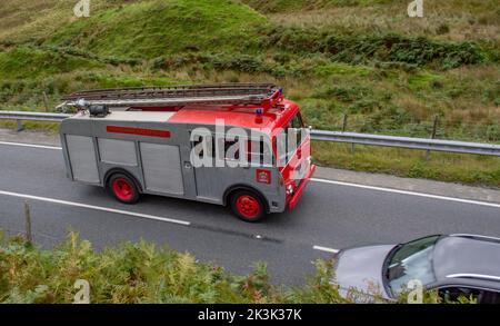 Un ancien moteur Bedford original acheté pour la caserne de pompiers Aberdyfi en 1968 est de retour sur la route et d'avoir un peu de restauration à lui. Banque D'Images