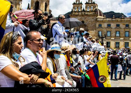 BOGOTA, COLOMBIE - 26 SEPTEMBRE 2022. Des manifestations pacifiques se sont déroulées à Bogotá, en Colombie, contre le gouvernement de Gustavo Petro. Marche contre la loi ref Banque D'Images