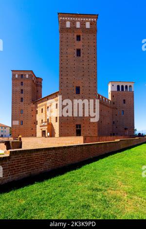 Le Château de Fossano ou le Château des Princes d'Acaja, province de Cuneo, Piémont. Région du nord-ouest de l'Italie située dans les contreforts des Alpes. Banque D'Images