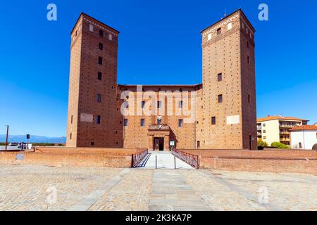 Le Château de Fossano ou le Château des Princes d'Acaja, province de Cuneo, Piémont. Région du nord-ouest de l'Italie située dans les contreforts des Alpes. Banque D'Images