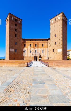 Le Château de Fossano ou le Château des Princes d'Acaja, province de Cuneo, Piémont. Région du nord-ouest de l'Italie située dans les contreforts des Alpes. Banque D'Images