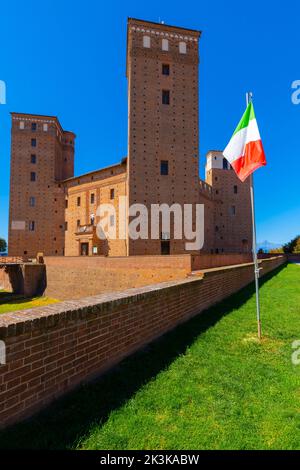 Le Château de Fossano ou le Château des Princes d'Acaja, province de Cuneo, Piémont. Région du nord-ouest de l'Italie située dans les contreforts des Alpes. Banque D'Images