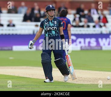 LONDRES ANGLETERRE - SEPTEMBRE 24 : Angleterre femmes Alice Capsey lors du match de la série internationale d'un jour féminin entre les femmes d'Angleterre contre l'Inde WOM Banque D'Images