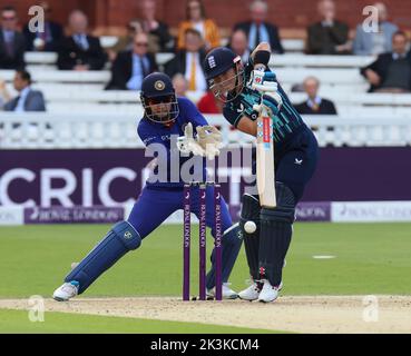 LONDRES ANGLETERRE - SEPTEMBRE 24 : Angleterre femmes Alice Capsey lors du match de la série internationale d'un jour féminin entre les femmes d'Angleterre contre l'Inde WOM Banque D'Images