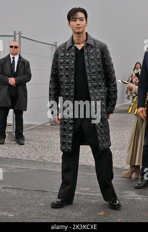 Paris, France sur 27 septembre 2022. Client arrivant au spectacle Dior pendant la semaine de la mode à Paris, France sur 27 septembre 2022. Photo de Julien Reynaud/APS-Medias/ABACAPRESS.COM Banque D'Images