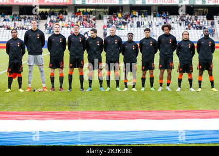 CLUC, ROUMANIE - SEPTEMBRE 27 : Kjell Scherpen des pays-Bas U21, Sepp van den Berg des pays-Bas U21, Lutscharel Geertruida des pays-Bas U21, Mitchel Bakker des pays-Bas U21, Micky van de Ven des pays-Bas U21, Joshua Zirkzee des pays-Bas U21, Quinten Timber des pays-Bas U21, Jeremie Frimpong des pays-Bas U21, Jurgen Ekkelenkamp des pays-Bas U21, Elayis Tavsan des pays-Bas U21 et Xavi Simons des pays-Bas U21 avant le match international amical entre la Roumanie U23 et les pays-Bas U23 à Cluj Arena sur 27 septembre 2022 à CLUC, Roumanie (photo par Nikola Krstic/BSR Agency) Banque D'Images