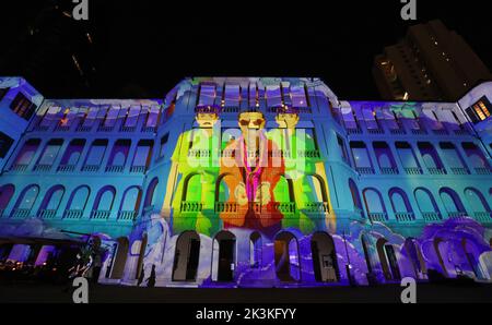 Lueur interne affichée dans Tai Kwun. Inner Glow utilise les dernières technologies numériques et cartographiques 3D pour projeter des animations et des images à couper le souffle sur les façades de nos bâtiments historiques à grande échelle. 12SEP22 SCMP/Edmond SO Banque D'Images