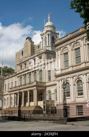 L'hôtel de ville est un monument historique national situé dans le centre-ville de Manhattan, New York City, USA 2022 Banque D'Images