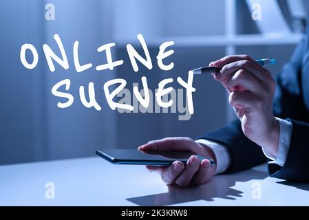 Affiche affichant l'enquête en ligne. Mot écrit sur la réévaluation Sondage taux de satisfaction témoignage Banque D'Images