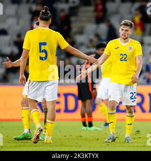 CLUC, ROUMANIE - SEPTEMBRE 27 : Radu Dragusin de Roumanie U21 et Vlad Pop de Roumanie U21 lors du match international amical entre la Roumanie U23 et les pays-Bas U23 à Cluj Arena sur 27 septembre 2022 à CLUC, Roumanie (photo par Nikola Krstic/BSR Agency) Banque D'Images