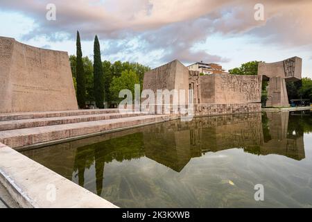 Madrid, Espagne, septembre 2022. Vue sur le monument de découverte de l'Amérique sur la place Cristobal Colon dans le centre-ville Banque D'Images