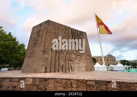 Madrid, Espagne, septembre 2022. Vue sur le monument de découverte de l'Amérique sur la place Cristobal Colon dans le centre-ville Banque D'Images