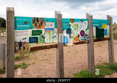 Panneau d'informations touristiques à la forêt de Tentsmuir sur la côte de Fife, en Écosse. Banque D'Images