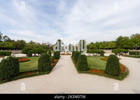 Madrid, Espagne, septembre 2022. Les jardins du parc de Beun Retiro dans le centre-ville Banque D'Images