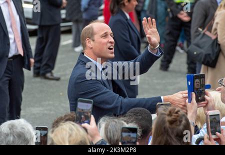 Swansea, Royaume-Uni. 27th septembre 2022. Le Prince William et Catherine Princess du pays de Galles lors de leur visite à Swansea cet après-midi. La paire royale a visité l'église St Thomas à Swansea qui soutient les gens dans la région et à travers Swansea. Credit: Phil Rees/Alamy Live News Banque D'Images