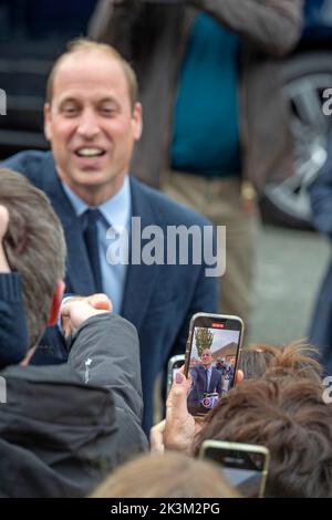 Swansea, Royaume-Uni. 27th septembre 2022. Le Prince William et Catherine Princess du pays de Galles lors de leur visite à Swansea cet après-midi. La paire royale a visité l'église St Thomas à Swansea qui soutient les gens dans la région et à travers Swansea. Credit: Phil Rees/Alamy Live News Banque D'Images