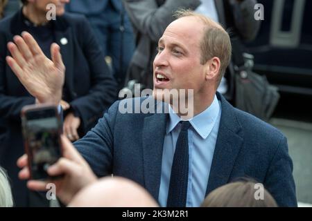 Swansea, Royaume-Uni. 27th septembre 2022. Le Prince William et Catherine Princess du pays de Galles lors de leur visite à Swansea cet après-midi. La paire royale a visité l'église St Thomas à Swansea qui soutient les gens dans la région et à travers Swansea. Credit: Phil Rees/Alamy Live News Banque D'Images