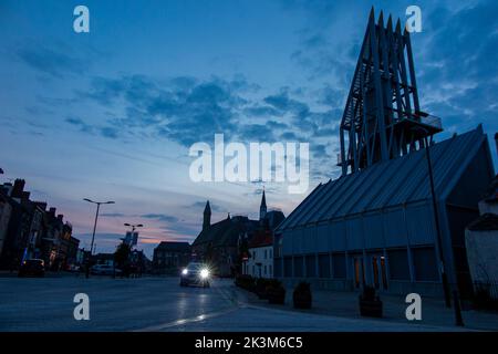 Vue sur la tour d'Auckland au crépuscule dans la ville de Bishop Auckland, comté de Durham, Enhangland Banque D'Images