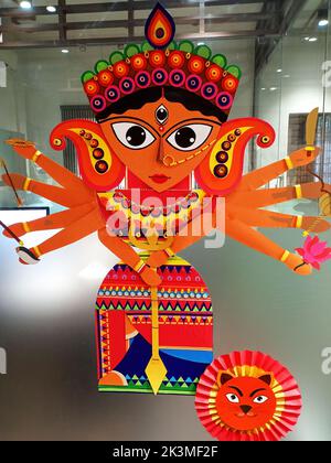 Durga fabriqué par Paper.UNESCO marque Durga Puja comme le plus grand festival culturel de kolkata en Inde. Banque D'Images