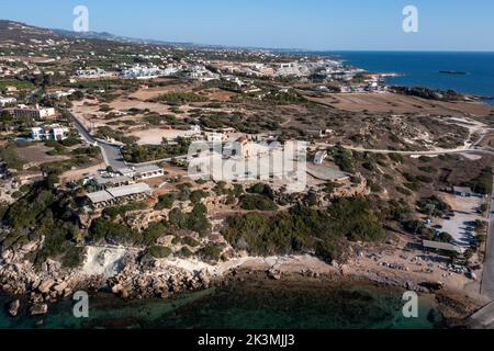 Vue aérienne du port d'Agios Georgios (St Georges), Akamas, région de Paphos, Chypre. Banque D'Images