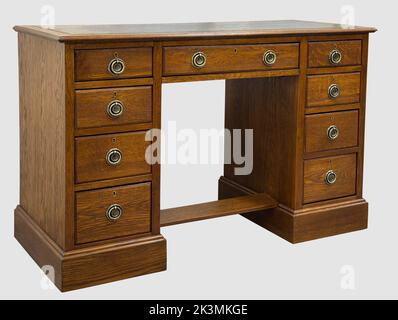 Ancien bureau en chêne isolé sur fond blanc Banque D'Images