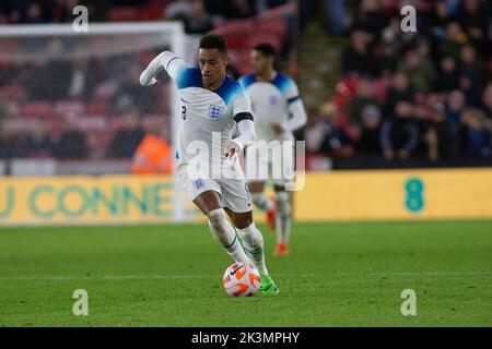 Sheffield, Royaume-Uni. 27th septembre 2022. *** Jacob Ramsey (8) lors du match international amical entre l'Angleterre U-21 et l'Allemagne U-21 à Bramall Lane, Sheffield, Angleterre, le 27 septembre 2022. Photo de Simon Hall. Utilisation éditoriale uniquement, licence requise pour une utilisation commerciale. Aucune utilisation dans les Paris, les jeux ou les publications d'un seul club/ligue/joueur. Crédit : UK Sports pics Ltd/Alay Live News Banque D'Images