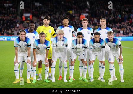 Sheffield, Royaume-Uni. 27th septembre 2022. Angleterre U-21 lors du match international amical entre l'Angleterre U-21 et l'Allemagne U-21 à Bramall Lane, Sheffield, Angleterre, le 27 septembre 2022. Photo de Ben Wright. Utilisation éditoriale uniquement, licence requise pour une utilisation commerciale. Aucune utilisation dans les Paris, les jeux ou les publications d'un seul club/ligue/joueur. Crédit : UK Sports pics Ltd/Alay Live News Banque D'Images