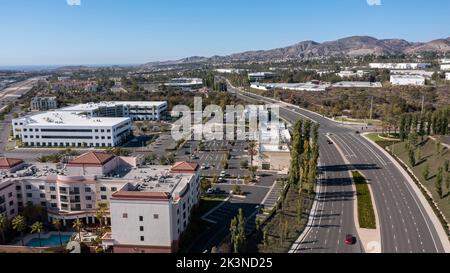 Vue aérienne du centre-ville de Foothill Ranch à Lake Forest, Californie, États-Unis. Banque D'Images