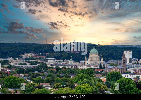 Vue sur la ville de Potsdam avec sa grande église Banque D'Images