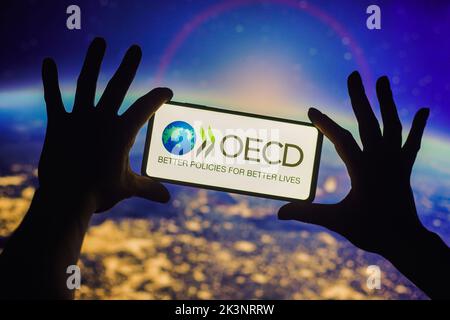 Brésil. 27th septembre 2022. Sur cette photo, le logo de l'Organisation de coopération et de développement économiques (OCDE) apparaît sur un smartphone. (Photo de Rafael Henrique/SOPA Images/Sipa USA) crédit: SIPA USA/Alay Live News Banque D'Images