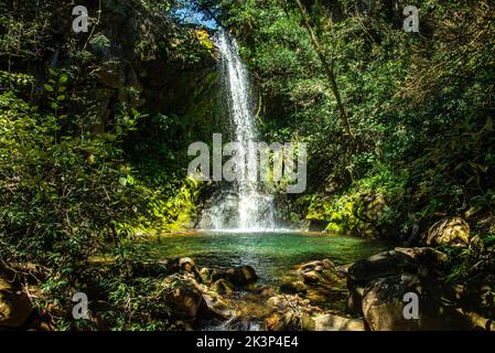 Superbe piscine à Hidden Waterfall (Cataratas Escondido), Parc national de Rincon de la Vieja, Guanacaste, Costa Rica Banque D'Images