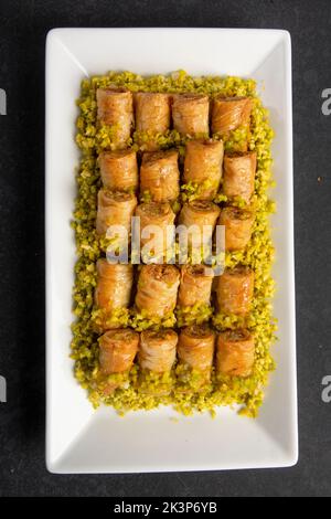 Baklava à la pistache, l'un des plus beaux desserts de la cuisine turque. Dessert turc baklava Banque D'Images