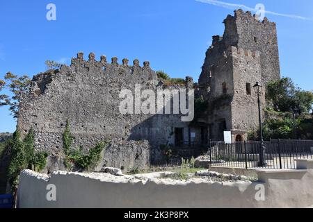 Camerota - Castello Marchesale che domina il borgo medievale Banque D'Images