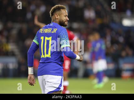 Paris, France - 27 septembre 2022, Neymar Jr du Brésil pendant le match international de football, match de football entre le Brésil et la Tunisie sur 27 septembre 2022 au stade du Parc des Princes à Paris, France - photo : Jean Catuffe/DPPI/LiveMedia Banque D'Images