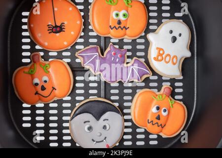 Halloween biscuits amusants sur plateau Trick ou menace, joyeux Halloween, Bonjour octobre, automne automne automne, festif, concept fête et vacances Banque D'Images