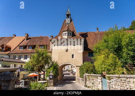 Stadttor porte Saint-Pierre in der Altstadt von Saint-Ursanne, Schweiz, Europa | porte de la ville de la porte Saint-Pierre dans la vieille ville historique de Saint-Ursa Banque D'Images