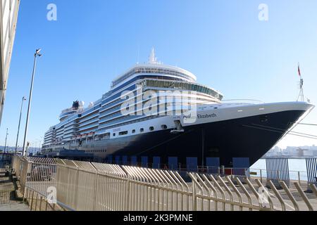 La Coruna-Espagne. Le bateau de croisière Queen Elizabeth quitte le port de La Corogne sur 15 décembre 2021 Banque D'Images