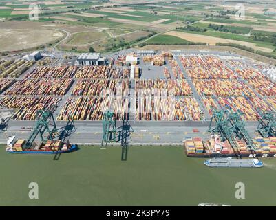 Antwerpen, 9th août 2022, Belgique. Le port d'Anvers le plus grand port maritime de Belgique le deuxième plus grand port d'Europe après Rotterdam. Industriel Banque D'Images