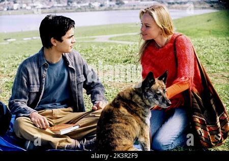 Max Minghella & Kate Bosworth film: Bee Season (2005) personnages: Aaron & Chali Directeur: Scott McGehee, David Siegel 03 septembre 2005 **AVERTISSEMENT** cette photographie est destinée à un usage éditorial seulement et est le droit d'auteur de 20 CENTURY FOX et/ou le photographe assigné par la Société de film ou de production et ne peut être reproduite que par des publications dans le cadre de la promotion du film ci-dessus. Un crédit obligatoire à 20 CENTURY FOX est requis. Le photographe doit également être crédité lorsqu'il est connu. Aucune utilisation commerciale ne peut être accordée sans l'autorisation écrite de la Société du film. Banque D'Images