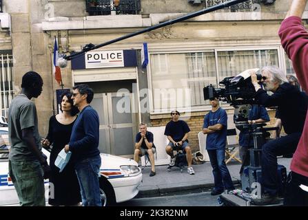 Juliette Binoche, Daniel Auteuil & Michael Haneke film: Cache; Hidden (Caché) (Caché) personnages: Anne Laurent,Georges Laurent & FR/AT/de/IT 2005, Directeur: Michael Haneke 14 mai 2005 **AVERTISSEMENT** cette photographie est à usage éditorial exclusif et est le droit d'auteur de L'ŒIL ARTIFICIEL et/ou du photographe assigné par la Société de film ou de production et ne peut être reproduite que par des publications en conjonction avec la promotion du film ci-dessus. Un crédit obligatoire pour L'ŒIL ARTIFICIEL est requis. Le photographe doit également être crédité lorsqu'il est connu. Aucune utilisation commerciale ne peut être accordée sans autorisation écrite Banque D'Images