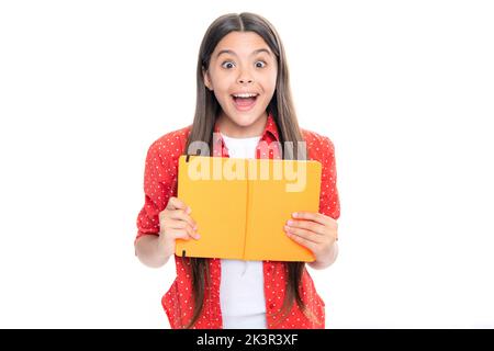 Adolescente école avec des livres isolé de fond de studio. Portrait d'une jeune fille excitée et émotive. Banque D'Images