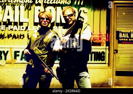 Keira Knightley & Mickey Rourke film: Domino (USA/UK/FR 2005) personnages: Domino Harvey & Ed Mosbey Directeur: Tony Scott 25 septembre 2005 **AVERTISSEMENT** cette photographie est destinée à un usage éditorial exclusif et est protégée par les droits d'auteur de SCOTT FREE PROD. Et/ou du photographe attribué par la Société de film ou de production et ne peut être reproduite que par des publications en conjonction avec la promotion du film ci-dessus. Un crédit obligatoire pour SCOTT FREE PROD. Est requis. Le photographe doit également être crédité lorsqu'il est connu. Aucune utilisation commerciale ne peut être accordée sans l'autorisation écrite de la Société du film. Banque D'Images