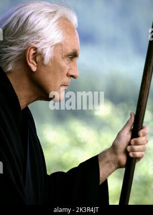 Terence Stamp film: Elektra (2005) personnages: Stick Director: Rob Bowman 13 janvier 2005 **AVERTISSEMENT** cette photographie est à usage éditorial exclusif et est le droit d'auteur de MARVEL et/ou le photographe assigné par la Société du film ou de la production et ne peut être reproduite que par des publications dans le cadre de la promotion du film ci-dessus. Un crédit obligatoire pour MARVEL est requis. Le photographe doit également être crédité lorsqu'il est connu. Aucune utilisation commerciale ne peut être accordée sans l'autorisation écrite de la Société du film. Banque D'Images