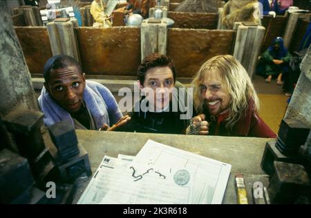 MOS DEF, Martin Freeman & Sam Rockwell film: The Hitchhiker'S Guide to the Galaxy (UK/USA 2005) personnages: Ford Preect, Arthur Dent & Zaphod Beeblebrox Directeur: Garth Jennings 20 avril 2005 **AVERTISSEMENT** cette photographie est destinée à un usage éditorial exclusif et est protégée par les droits d'auteur de DISNEYTOUCHSTONE et/ou du photographe désigné par la Société du film ou de la production et ne peut être reproduite que par des publications dans le cadre de la promotion du film ci-dessus. Un crédit obligatoire pour DISNEYTOUCHSTONE est requis. Le photographe doit également être crédité lorsqu'il est connu. Aucune utilisation commerciale ne peut être accordée sans Banque D'Images