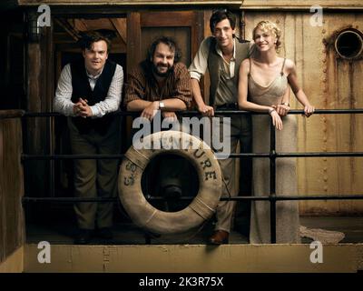 Jack Black, Peter Jackson, Naomi Watts & Adrien Brody film: King Kong 2005 Promotional & production Stills (USA/NZ/DE 2005) personnages: Carl Denham,Gunner,Ann Darrow & Jack Driscoll Directeur: Peter Jackson 05 décembre 2005 **AVERTISSEMENT** cette photographie est destinée à un usage éditorial exclusif et est le droit d'auteur d'UNIVERSAL et/ou du photographe attribué par la Société de film ou de production et ne peut être reproduite que par des publications en conjonction avec la promotion du film ci-dessus. Un crédit obligatoire pour UNIVERSEL est requis. Le photographe doit également être crédité lorsqu'il est connu. Aucune utilisation commerciale ne peut l'être Banque D'Images